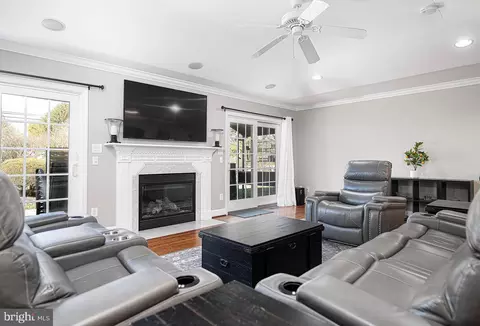 Living - 520 Hampton Ln, Towson, MD 21286 photo 8 of 8