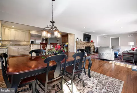 Dining - 520 Hampton Ln, Towson, MD 21286 photo 2 of 4