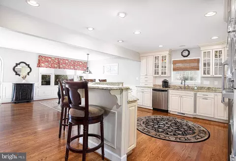 Kitchen - 520 Hampton Ln, Towson, MD 21286 photo 5 of 9