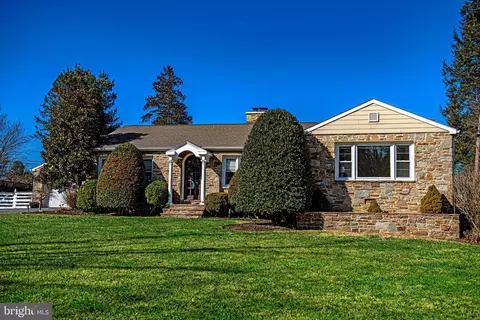Exterior - 520 Hampton Ln, Towson, MD 21286 photo 2 of 16