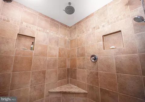 Bath - 520 Hampton Ln, Towson, MD 21286 photo 3 of 5