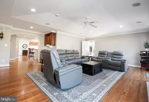 Living - 520 Hampton Ln, Towson, MD 21286 photo 7 of 8