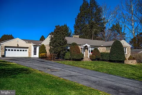 Exterior - 520 Hampton Ln, Towson, MD 21286 photo 4 of 16