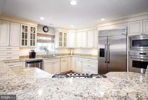 Kitchen - 520 Hampton Ln, Towson, MD 21286 photo 1 of 9