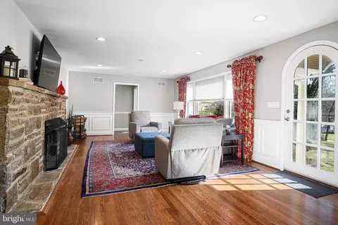 Living - 520 Hampton Ln, Towson, MD 21286 photo 4 of 8