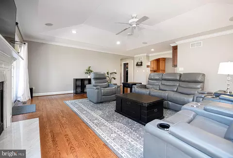Living - 520 Hampton Ln, Towson, MD 21286 photo 6 of 8