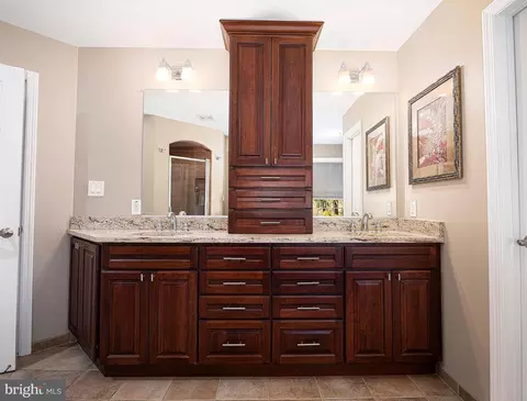Bath - 520 Hampton Ln, Towson, MD 21286 photo 2 of 5