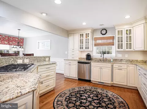 Kitchen - 520 Hampton Ln, Towson, MD 21286 photo 4 of 9