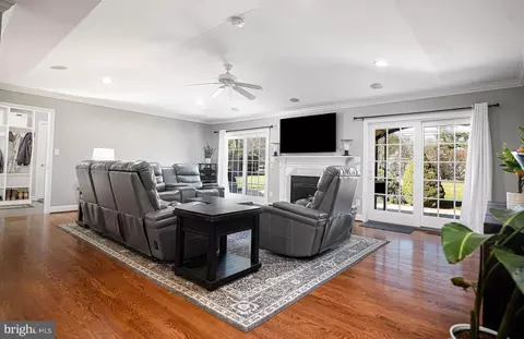 Living - 520 Hampton Ln, Towson, MD 21286 photo 5 of 8