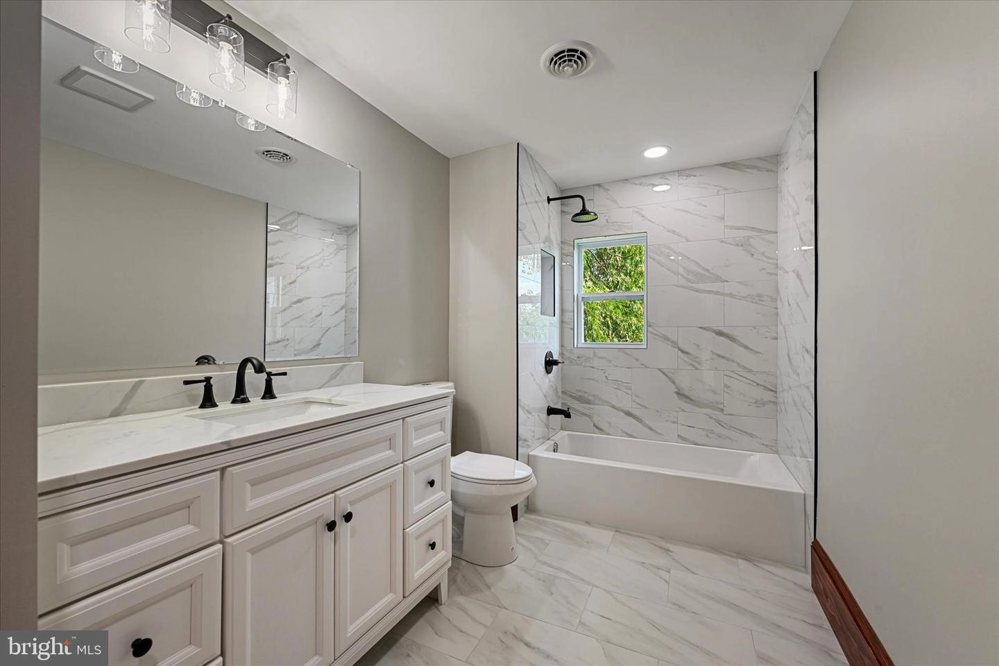 Bath - 15202 Old Hanover Rd, Upperco, MD 21155 photo 5 of 5