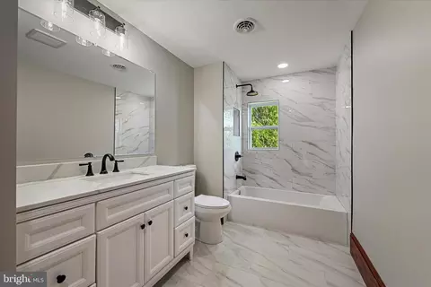 Bath - 15202 Old Hanover Rd, Upperco, MD 21155 photo 5 of 5