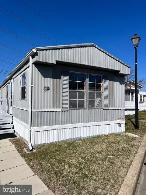 39 Vista Mobile Dr, Dundalk, MD 21222