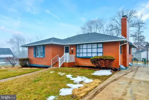 8128 Ridgely Oak Rd, Parkville, MD 21234
