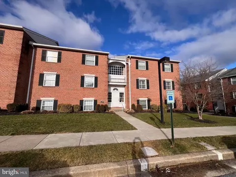 4 Gurteen Ct #101, Lutherville Timonium, MD 21093