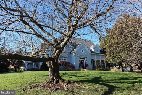 4 Highfield Ct, Cockeysville, MD 21030