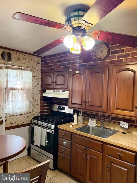 7320 Stratton Way, Baltimore, MD 21224 photo 9