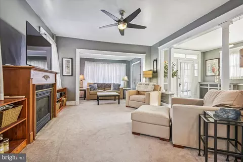 Living - 1016 S Beechfield Ave, Baltimore, MD 21229 photo 2 of 5