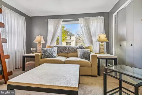 Living - 1016 S Beechfield Ave, Baltimore, MD 21229 photo 4 of 5