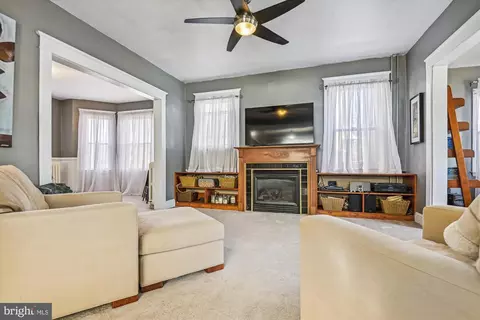 Living - 1016 S Beechfield Ave, Baltimore, MD 21229 photo 3 of 5