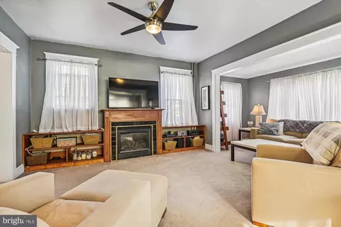 Living - 1016 S Beechfield Ave, Baltimore, MD 21229 photo 1 of 5