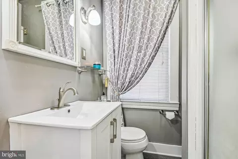 Bath - 1016 S Beechfield Ave, Baltimore, MD 21229 photo 1 of 3