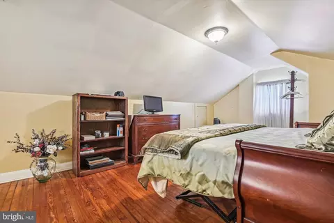 Bedroom - 1016 S Beechfield Ave, Baltimore, MD 21229 photo 7 of 7