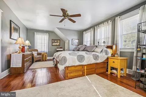 Bedroom - 1016 S Beechfield Ave, Baltimore, MD 21229 photo 4 of 7