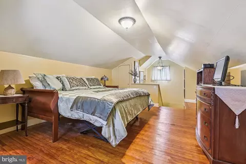 Bedroom - 1016 S Beechfield Ave, Baltimore, MD 21229 photo 6 of 7