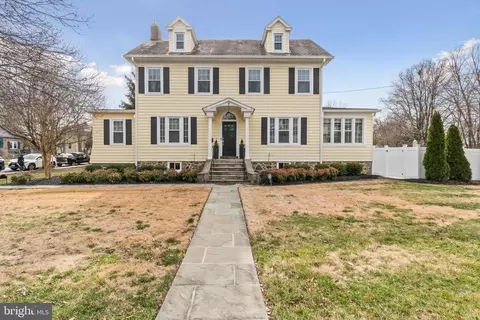 2 Stanley Dr, Catonsville, MD 21228