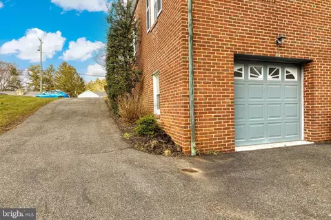 1104 Hampton Garth, Towson, MD 21286 photo 29