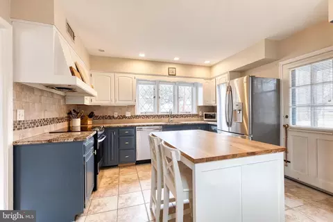1104 Hampton Garth, Towson, MD 21286 photo 4