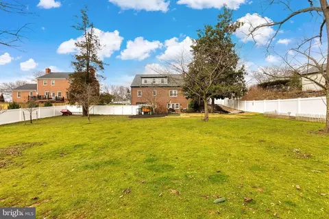 1104 Hampton Garth, Towson, MD 21286 photo 32