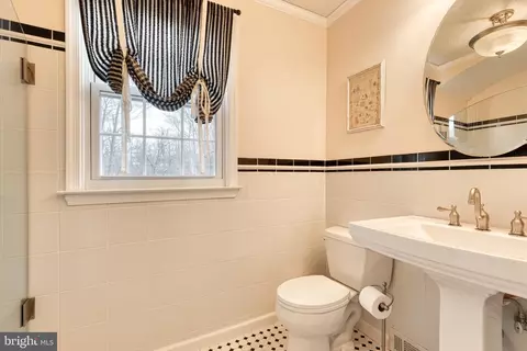 1104 Hampton Garth, Towson, MD 21286 photo 24