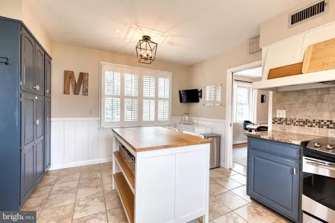 1104 Hampton Garth, Towson, MD 21286 photo 13