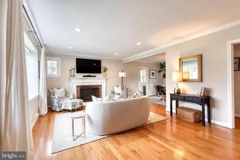 1104 Hampton Garth, Towson, MD 21286 photo 5