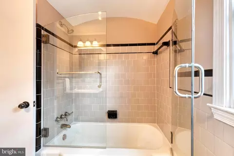 1104 Hampton Garth, Towson, MD 21286 photo 18