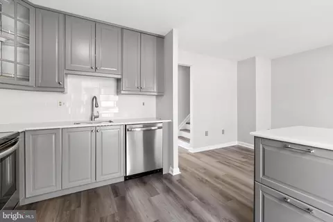 Kitchen - 14 Sundown Ct, Baltimore, MD 21206 photo 5 of 6