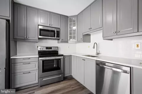Kitchen - 14 Sundown Ct, Baltimore, MD 21206 photo 3 of 6