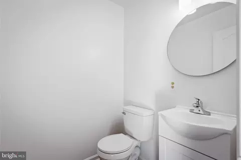 Bath - 14 Sundown Ct, Baltimore, MD 21206 photo 1 of 3