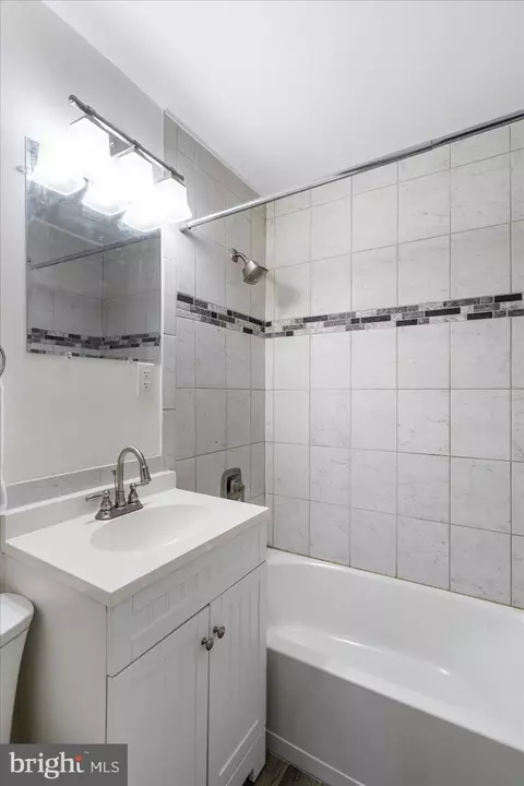 Bath - 18 Transverse Ave, Middle River, MD 21220 photo 2 of 6