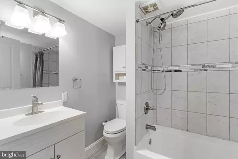 Bath - 18 Transverse Ave, Middle River, MD 21220 photo 3 of 6