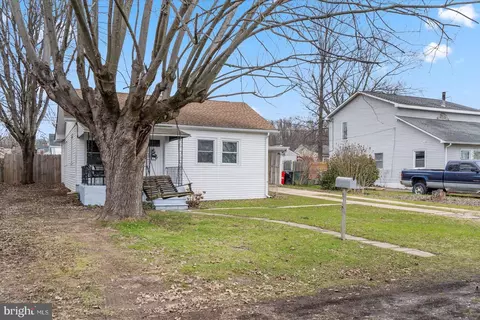 Exterior - 18 Transverse Ave, Middle River, MD 21220 photo 4 of 14