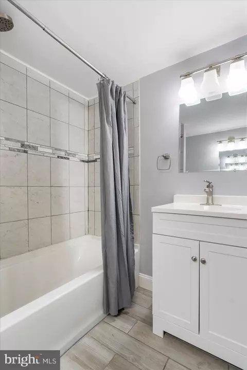 Bath - 18 Transverse Ave, Middle River, MD 21220 photo 6 of 6