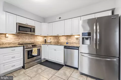 Kitchen - 18 Transverse Ave, Middle River, MD 21220 photo 2 of 4