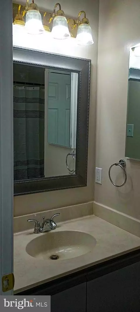 Bath - 20 Cashell Ct, Nottingham, MD 21236 photo 2 of 6