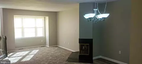 Living - 20 Cashell Ct, Nottingham, MD 21236 photo 2 of 4
