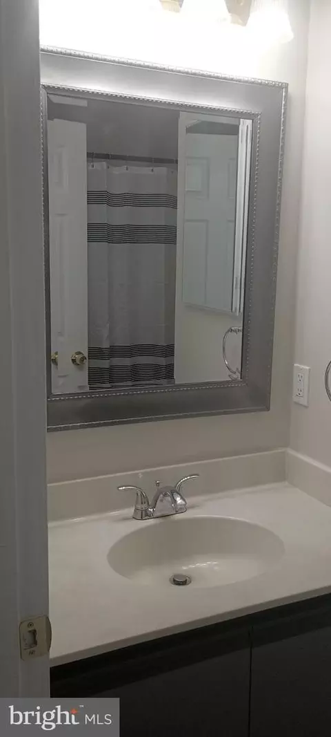 Bath - 20 Cashell Ct, Nottingham, MD 21236 photo 6 of 6