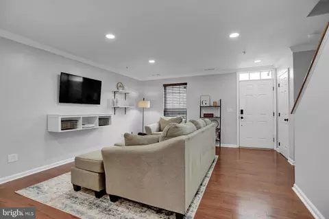 Living - 658 Luthardt Rd, Middle River, MD 21220 photo 3 of 4