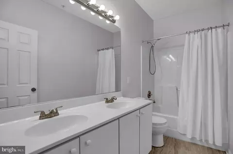 Bath - 658 Luthardt Rd, Middle River, MD 21220 photo 1 of 3