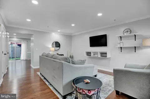 Living - 658 Luthardt Rd, Middle River, MD 21220 photo 4 of 4